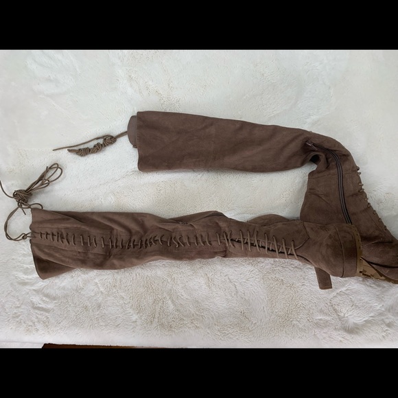 Shoe dazzle Thigh High Lace Up Boots - Picture 3 of 3